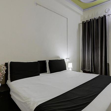 Hotel O Thirty Inns Ноида Екстериор снимка